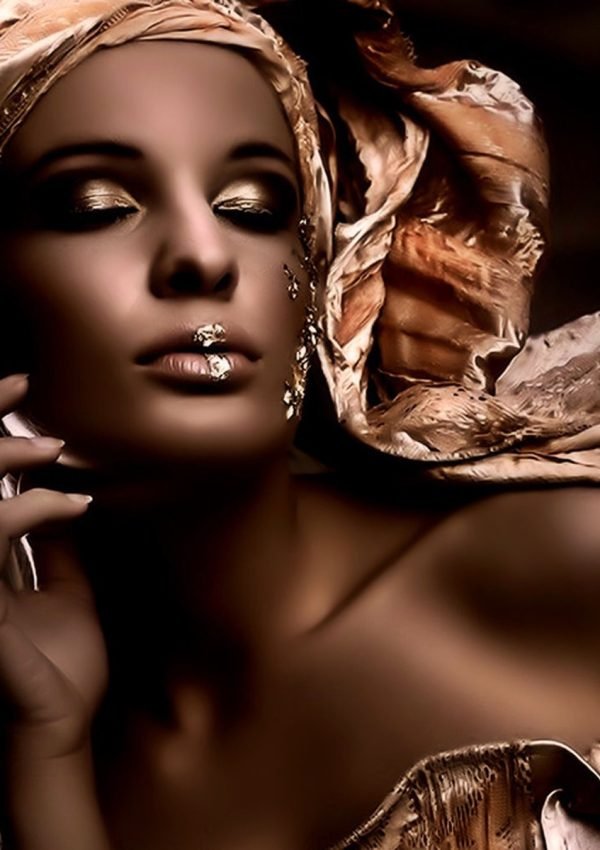 Feminine Ways To Manifest Money