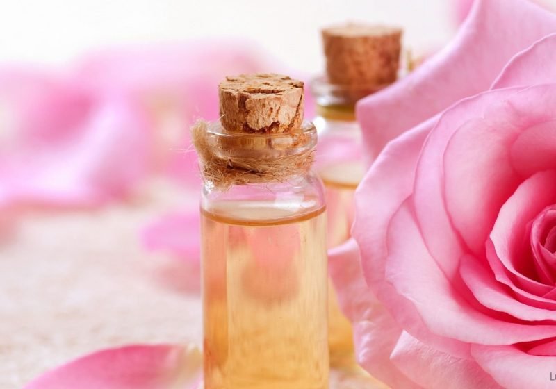 Floral natural perfumes with flowers and essential oils | The Sublime Woman