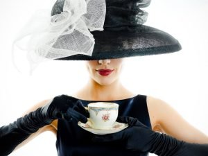 Elegant beautiful woman with hat and jewelry manners | The Sublime Woman