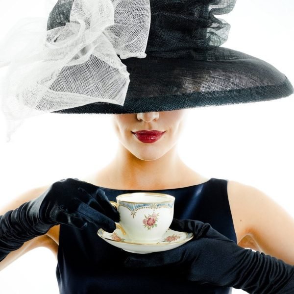 Elegant beautiful woman with hat and jewelry manners | The Sublime Woman