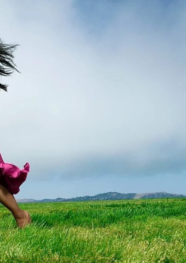 Feminine Walk: How To Walk Like A Woman