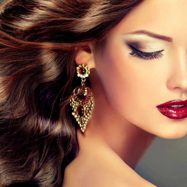 Manners Of Feminine Woman, Beautiful lady, red lips, elegant woman | The Sublime Woman