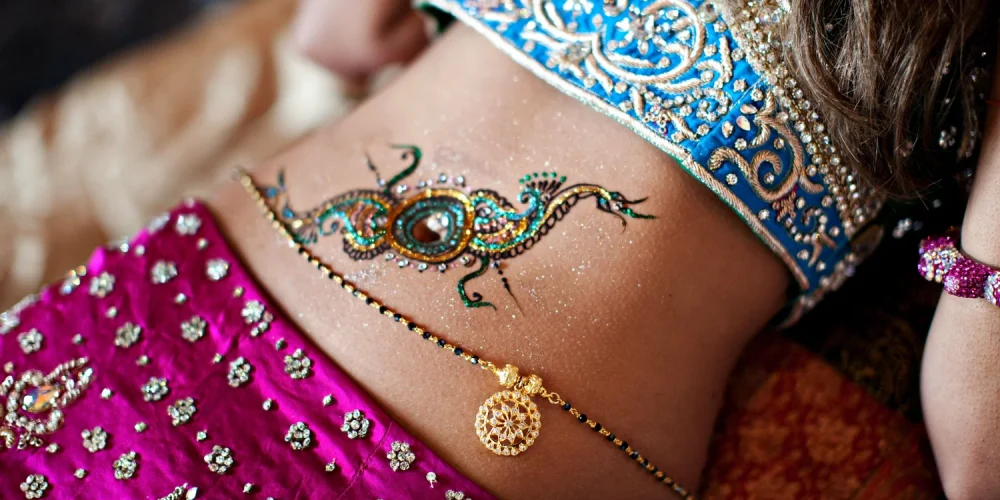 Living in the Womb Practice for woman Easter beautiful belly mehendi belly jewelry | The Sublime Woman