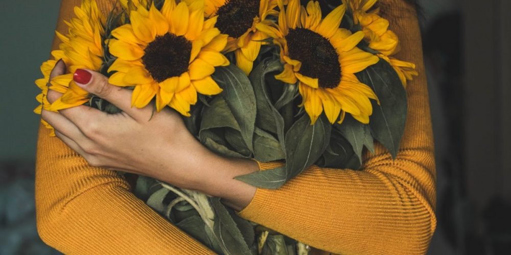 10 Commandments of a Real Woman flowers in woman's hands | The Sublime Woman