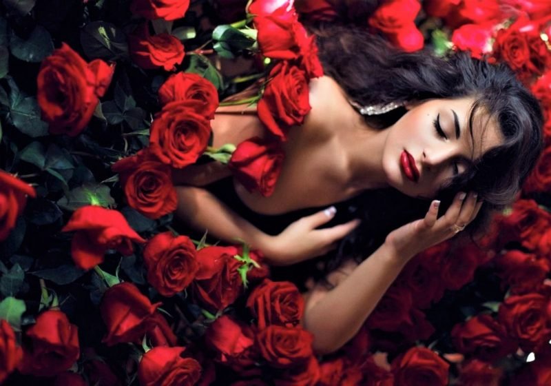 8 Signs of Waking Femininity | The Sublime Woman