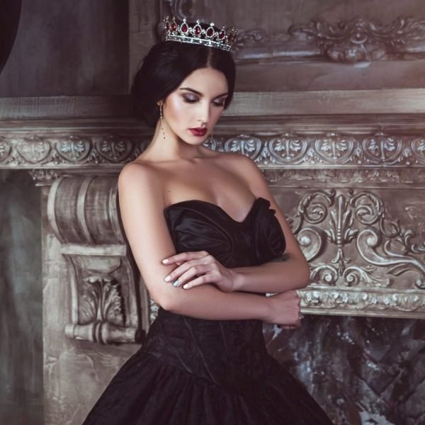 Five Oriental Feminine Archetypes, The Queen, The Sublime Woman