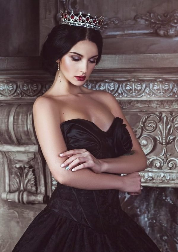Five Oriental Feminine Archetypes: Queen