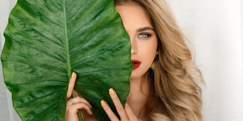 Daily Woman's Practices Wednesday, Weekly Practices for Women, Wednesday Mercury Practices, Beautiful blonde girl with a green leaf, The Sublime Woman
